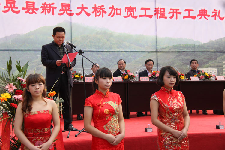 金橋競(jìng)舞夜郎志，彩路騰飛侗鄉(xiāng)情